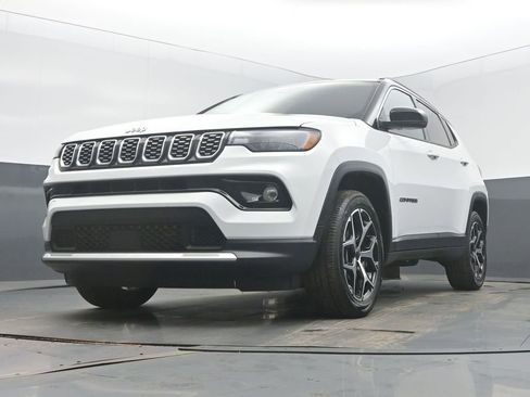 Used 2025 Jeep Compass Limited image 46
