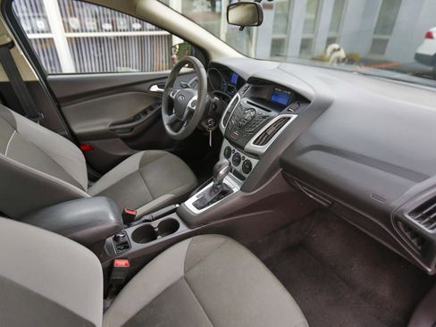 Used 2014 Ford Focus SE FWD image 13