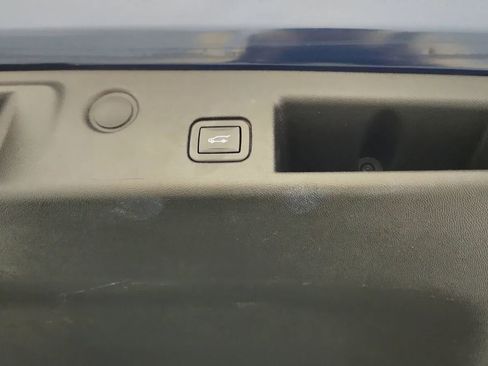 Used 2020 Chevrolet Equinox LT w/ Driver Convenience Package image 35