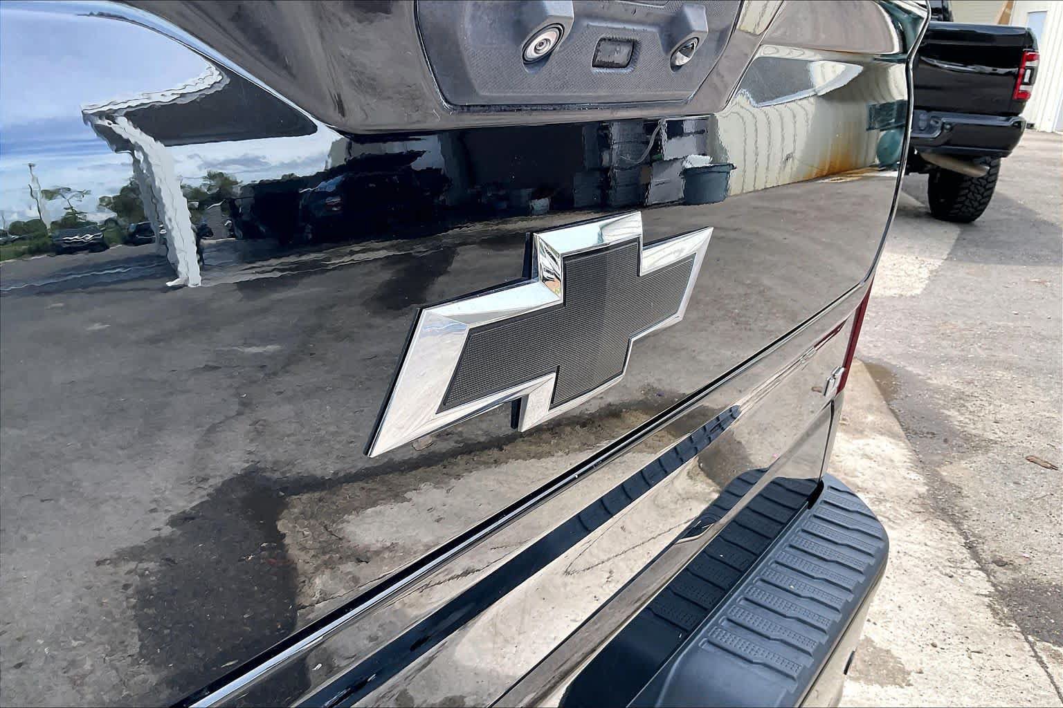 Used 2023 Chevrolet Silverado 1500 LT Trail Boss w/ LT Trail Boss Premium Package AWD/4WD image 9
