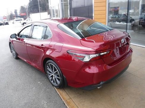 Used 2022 Toyota Camry XLE w/ Navigation Upgrade Package image 13