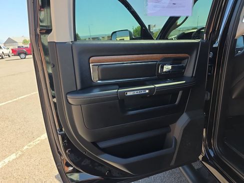 Used 2015 RAM 2500 Laramie w/ Black Appearance Group AWD/4WD image 29