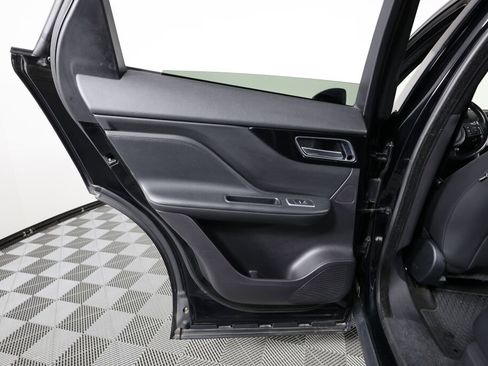 Used 2017 Jaguar F-PACE Premium image 17