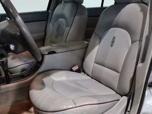 Used 1996 Lincoln Continental image 32