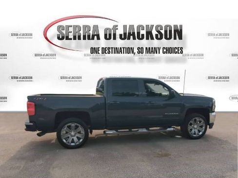Used 2018 Chevrolet Silverado 1500 LT w/ LT Eassist Package AWD/4WD image 9