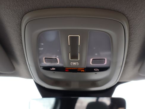 Used 2025 Volvo XC40 B5 Core image 29