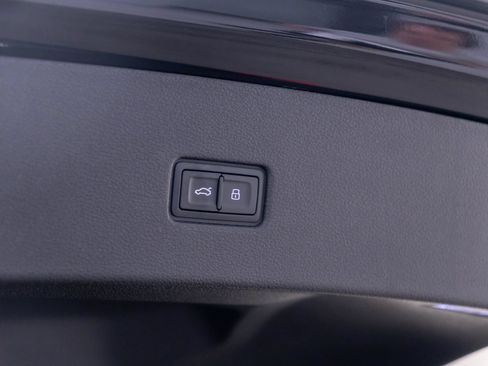 Used 2025 Audi Q8 Premium Plus AWD/4WD image 32