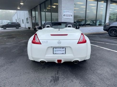 Used 2017 Nissan 370Z Touring Sport RWD image 13