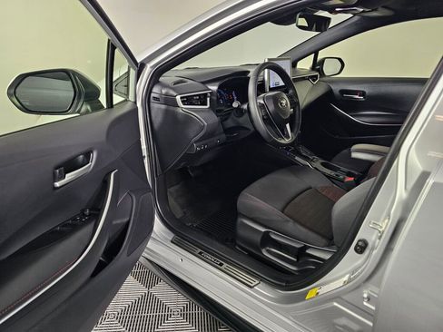 Used 2025 Toyota Corolla SE w/ SE Premium Package image 17