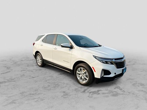 Used 2022 Chevrolet Equinox LT AWD/4WD image 2