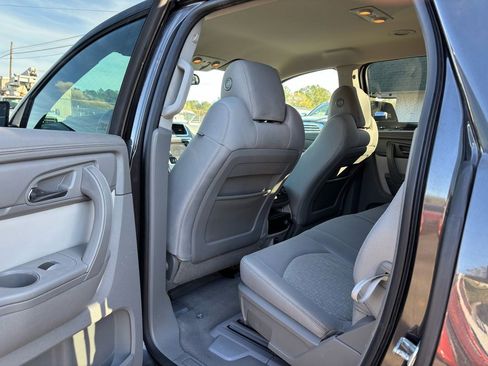 Used 2014 GMC Acadia SLE image 19