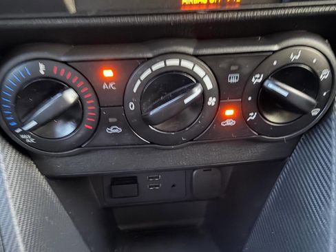 Used 2019 Toyota Yaris L FWD image 22