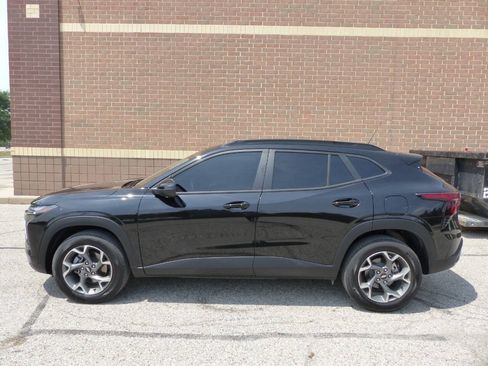 Used 2026 Chevrolet Trax LT w/ Sunroof Package FWD image 6