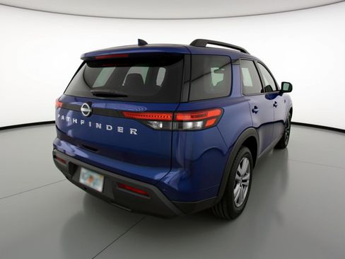 Used 2025 Nissan Pathfinder SV image 9
