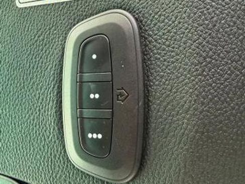 Used 2018 Jeep Wrangler Unlimited Sahara AWD/4WD image 30