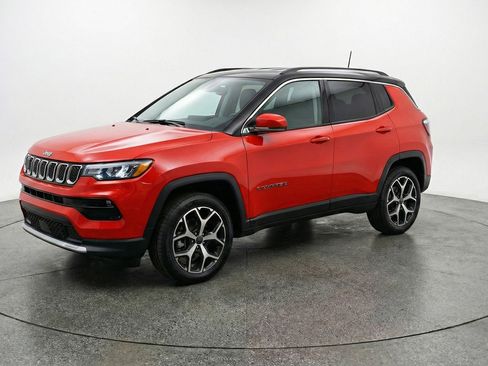 Used 2025 Jeep Compass Limited image 3