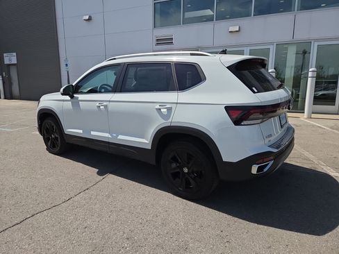 New 2026 Volkswagen Taos SE FWD image 10