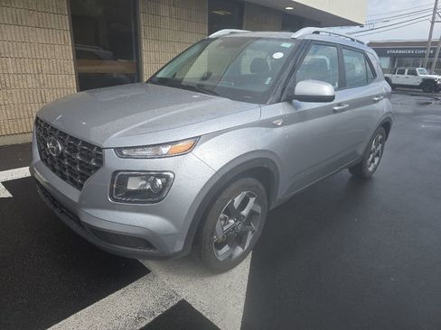 Used 2025 Hyundai Venue SEL FWD image 1