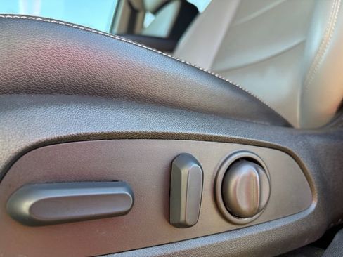 Used 2023 GMC Terrain SLT image 12