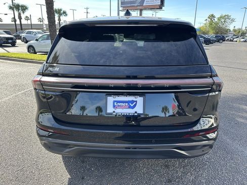 Used 2024 Lincoln Nautilus Premier w/ Jet Appearance Package image 5