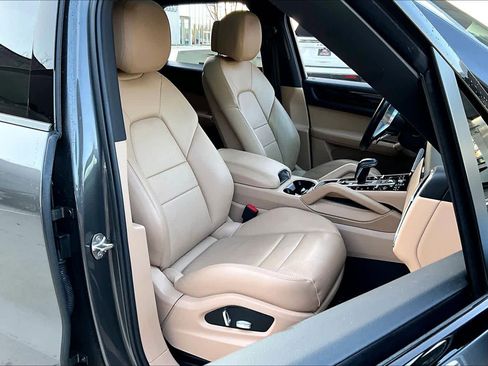 Used 2020 Porsche Cayenne image 8
