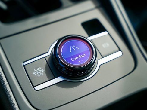 New 2025 Volkswagen Tiguan SE image 16