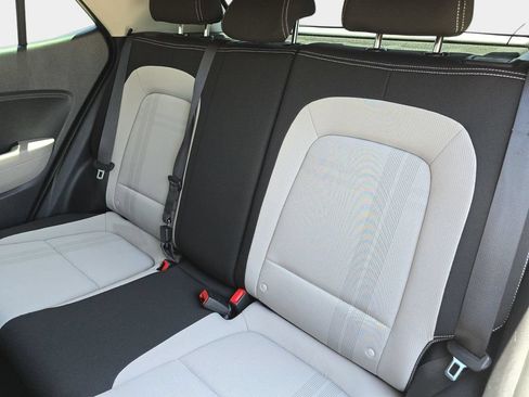 Used 2023 Hyundai Venue SEL FWD image 16