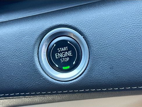 Used 2024 Cadillac Escalade Premium Luxury image 39