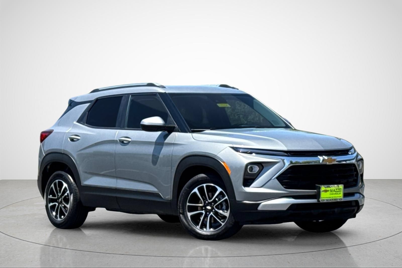 Used 2025 Chevrolet TrailBlazer LT FWD image 2