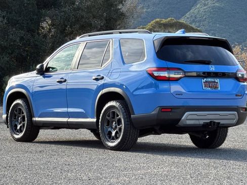 Used 2025 Honda Pilot TrailSport image 6