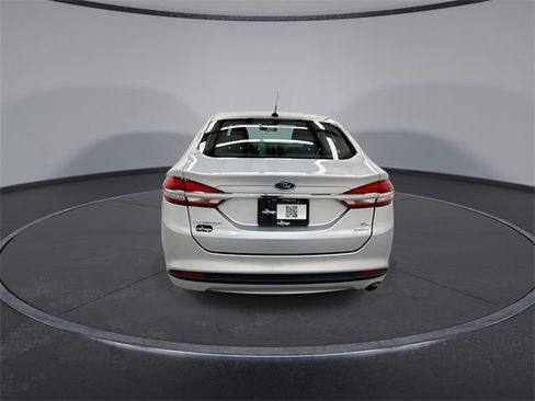 Used 2017 Ford Fusion SE w/ Fusion SE Technology Package image 7