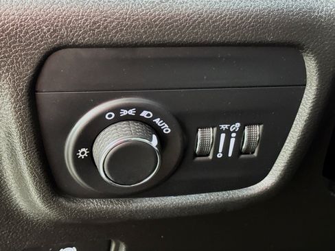 Used 2023 Jeep Grand Cherokee L Laredo AWD/4WD image 12
