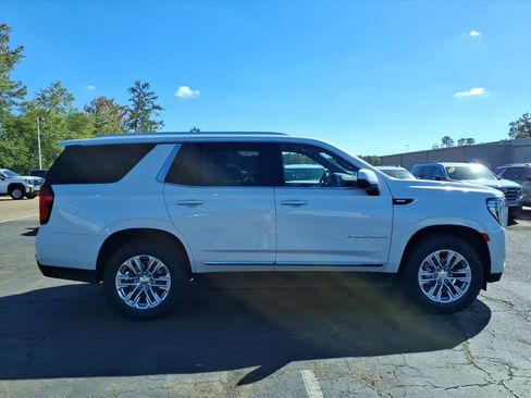 Used 2023 GMC Yukon SLT image 3