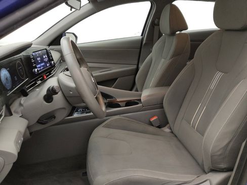 Used 2022 Hyundai Elantra SEL w/ Convenience Package FWD image 17