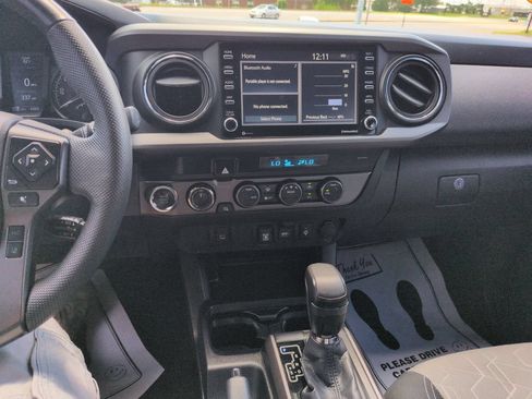 Used 2021 Toyota Tacoma TRD Off-Road AWD/4WD image 17