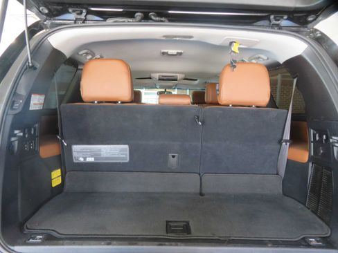 Used 2017 Toyota Sequoia Platinum RWD image 64