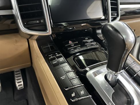 Used 2014 Porsche Cayenne Turbo AWD/4WD image 18