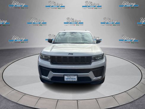 New 2026 Jeep Grand Cherokee Altitude image 8