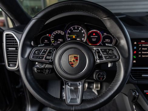 Used 2023 Porsche Cayenne Turbo S AWD/4WD image 28