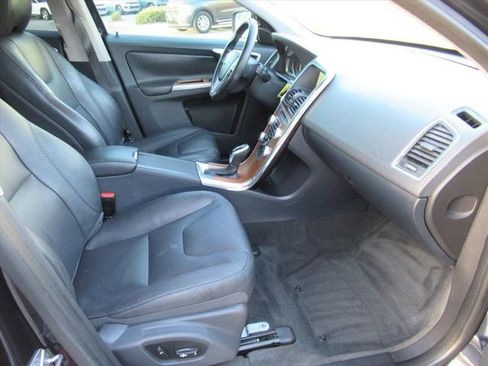 Used 2017 Volvo XC60 T5 Inscription image 9