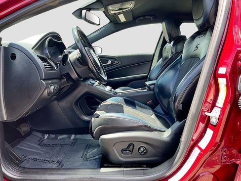 Used 2016 Chrysler 200 S AWD/4WD image 19
