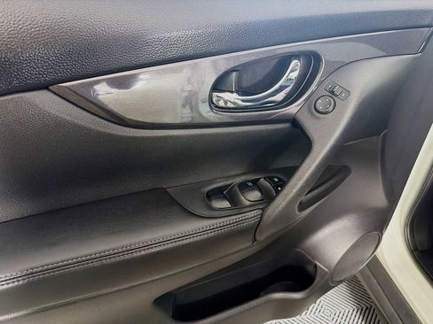 Certified 2018 Nissan Rogue SV image 15