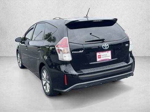 Used 2017 Toyota Prius V Five FWD image 4