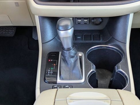 Used 2019 Toyota Highlander XLE image 17