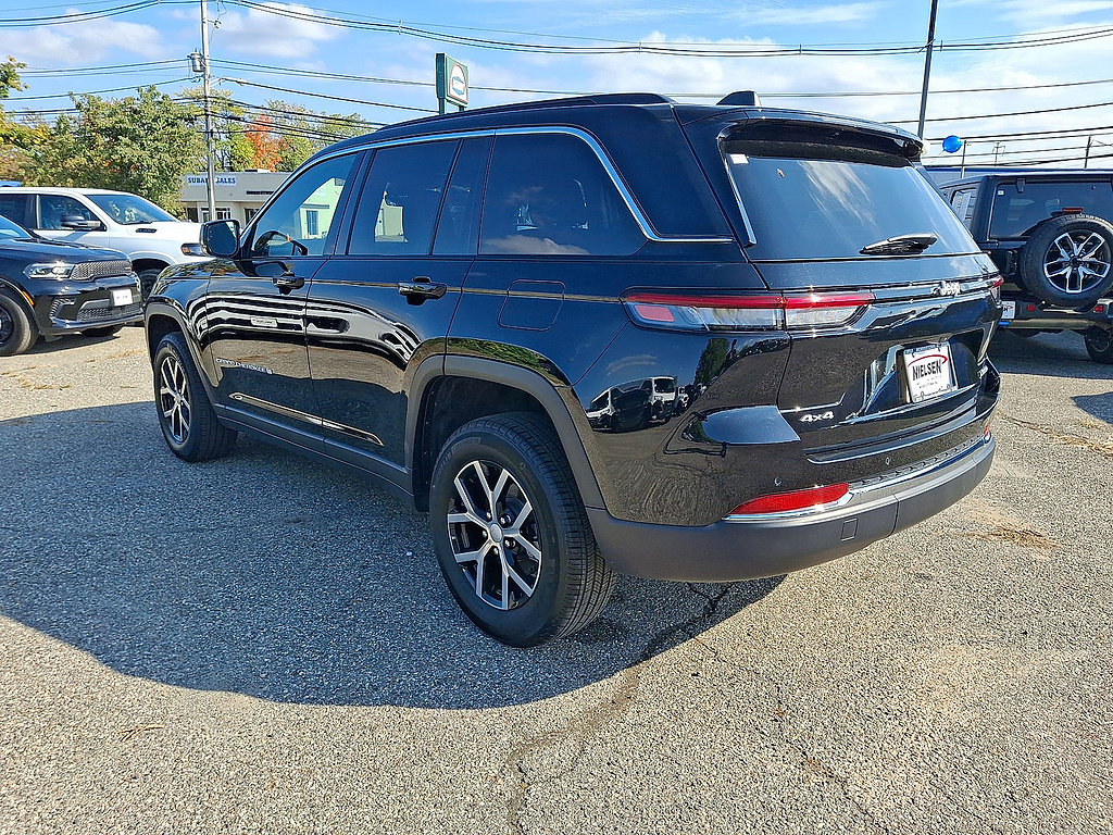Certified 2025 Jeep Grand Cherokee Limited w/ Trailer Tow Package AWD/4WD image 28