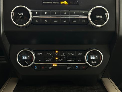 Used 2020 Ford Expedition Limited AWD/4WD image 9