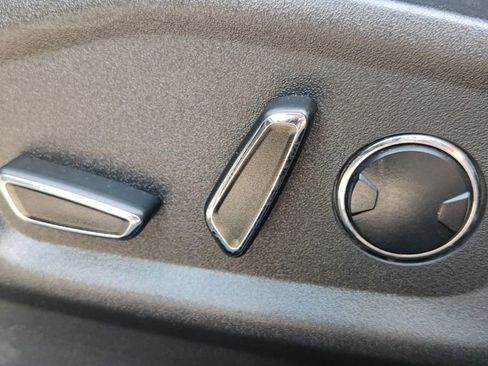 Used 2016 Ford Explorer XLT image 23