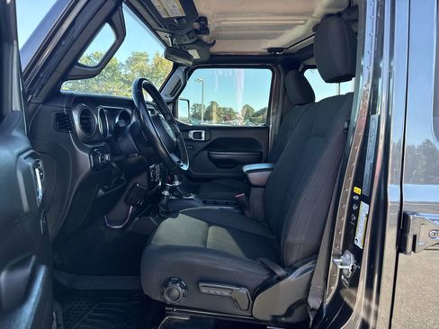 Used 2022 Jeep Gladiator Sport image 16