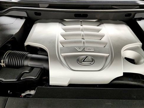 Used 2013 Lexus LX 570 4WD w/ Luxury Pkg image 29