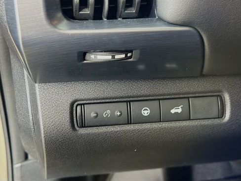 Used 2025 Nissan Pathfinder Rock Creek AWD/4WD image 12